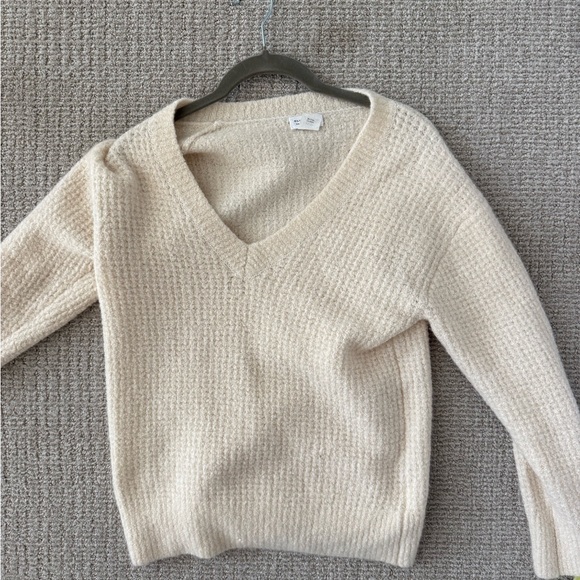 Club Monaco Beige V-Neck Sweater - Picture 1 of 3